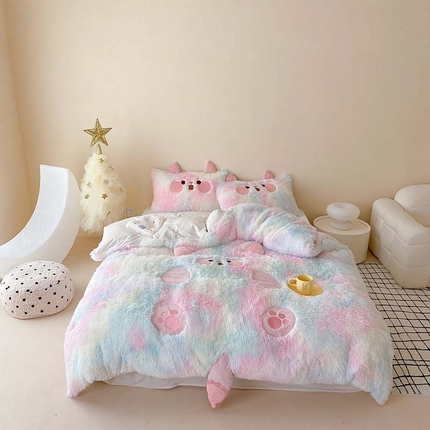 91家纺网 家纺一手货源 找家纺 嗨购家纺 2024新款水貂绒宝宝绒四件套-小怪兽卡通系列（棚拍图） 涂山彩彩