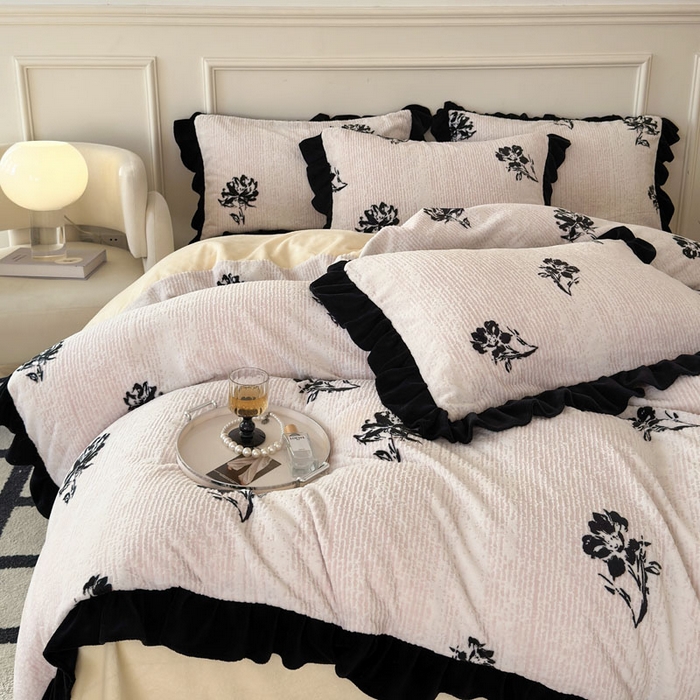 91家纺网 家纺一手货源 找家纺 大麦家纺 2024新款高克重牛奶绒雕花四件套 玫瑰