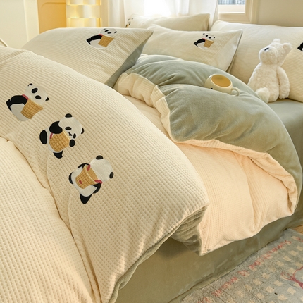 丽涵家纺 2024秋冬新品立体烂花牛奶绒刺绣四件套-竹篓熊猫 竹篓熊猫-奶白