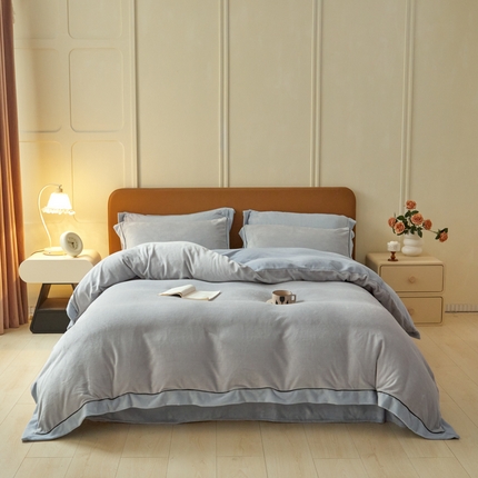 91家纺网 家纺一手货源 找家纺 万盛家纺 2025新款牛奶绒拼色宽边四件套 鸭蛋灰-水冰蓝