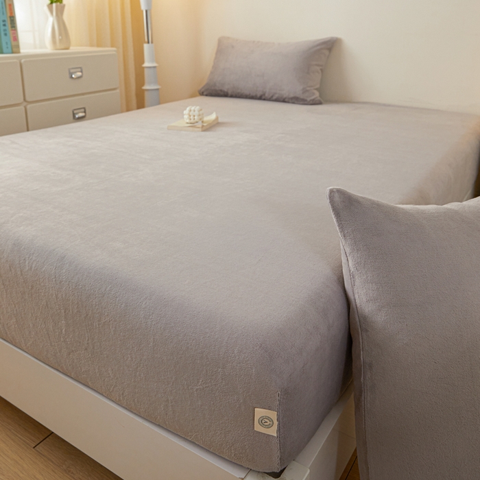 91家纺网 家纺一手货源 找家纺 鑫钰 2024秋冬新款加厚牛奶绒防水床笠 紫灰