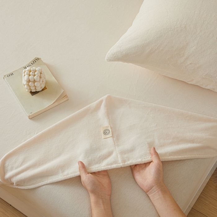 91家纺网 家纺一手货源 找家纺 鑫钰 2024秋冬新款加厚牛奶绒简约纯色床笠 米白