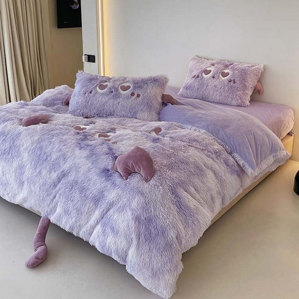 91家纺网 家纺一手货源 找家纺 嗨购家纺 2024新款水貂绒宝宝绒四件套-小怪兽卡通系列（实拍图） 紫桃小妖