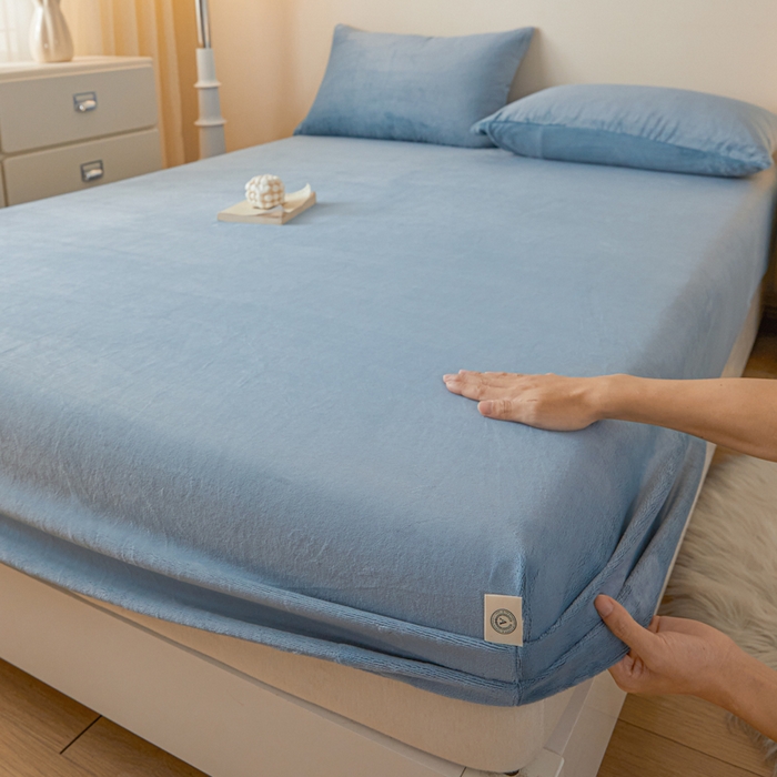 91家纺网 家纺一手货源 找家纺 鑫钰 2024秋冬新款加厚牛奶绒防水床笠 湖蓝