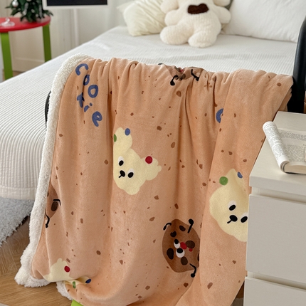 91家纺网 家纺一手货源 找家纺 吉象家纺 2024新款高克重牛奶绒羊羔绒印花毛毯 曲奇饼干