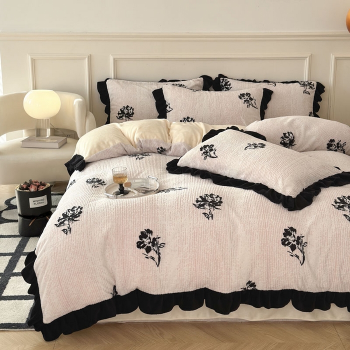 91家纺网 家纺一手货源 找家纺 大麦家纺 2024新款高克重牛奶绒雕花四件套 玫瑰