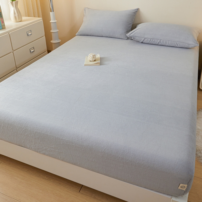 91家纺网 家纺一手货源 找家纺 鑫钰 2024秋冬新款加厚牛奶绒防水床笠 浅灰