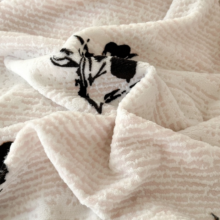 91家纺网 家纺一手货源 找家纺 大麦家纺 2024新款高克重牛奶绒雕花四件套 玫瑰