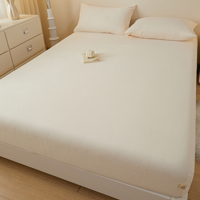 91家纺网 家纺一手货源 找家纺 鑫钰 2024秋冬新款加厚牛奶绒简约纯色床笠 米白