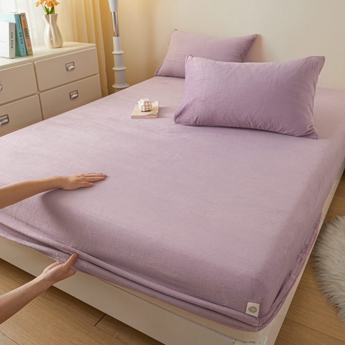 91家纺网 家纺一手货源 找家纺 鑫钰 2024秋冬新款加厚牛奶绒简约纯色床笠 紫色