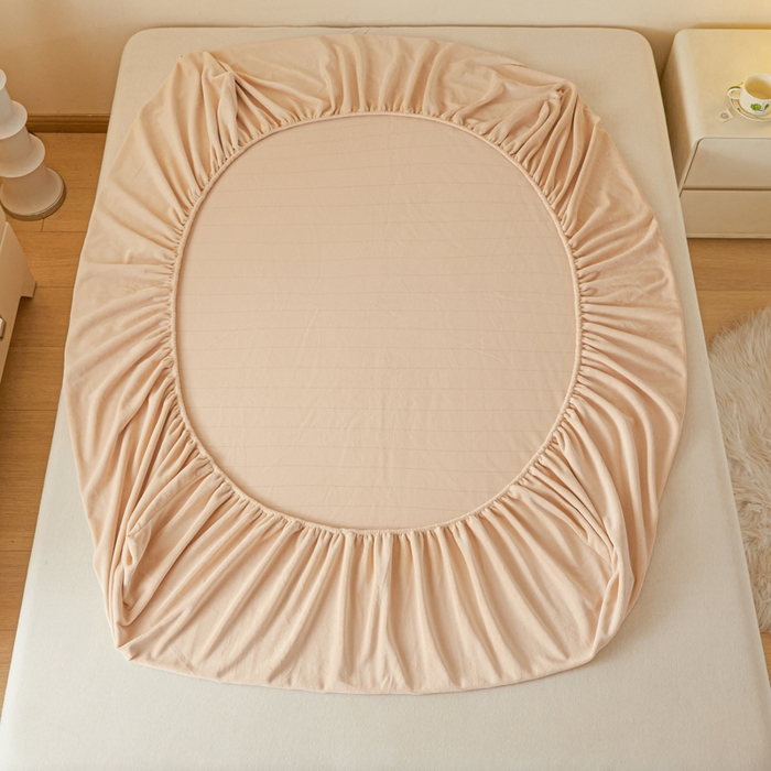 91家纺网 家纺一手货源 找家纺 鑫钰 2024秋冬新款加厚牛奶绒简约纯色床笠 卡其