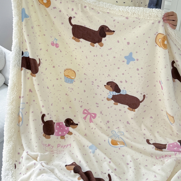 91家纺网 家纺一手货源 找家纺 吉象家纺 2024新款高克重牛奶绒羊羔绒印花毛毯 面包香肠狗