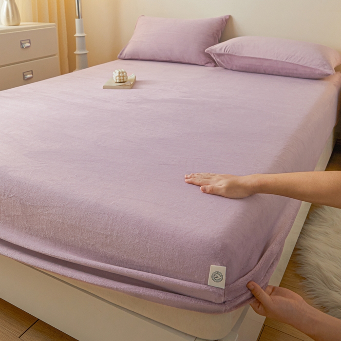 91家纺网 家纺一手货源 找家纺 鑫钰 2024秋冬新款加厚牛奶绒简约纯色床笠 紫色