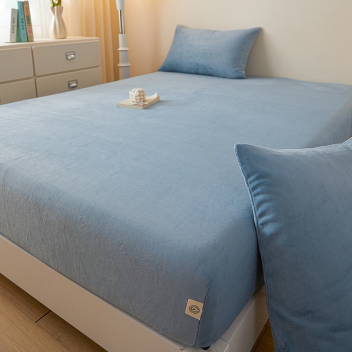 91家纺网 家纺一手货源 找家纺 鑫钰 2024秋冬新款加厚牛奶绒防水床笠 湖蓝