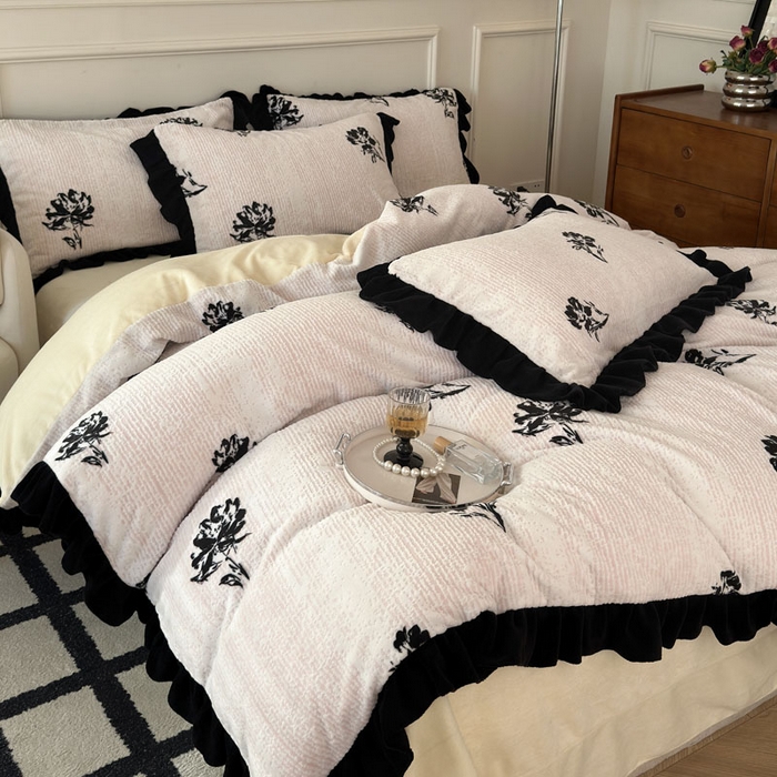 91家纺网 家纺一手货源 找家纺 大麦家纺 2024新款高克重牛奶绒雕花四件套 玫瑰