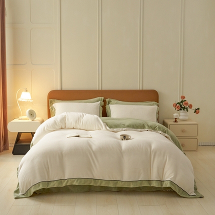 91家纺网 家纺一手货源 找家纺 万盛家纺 2025新款牛奶绒拼色宽边四件套 香草白-抹茶绿