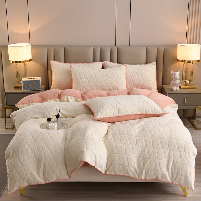 91家纺网 家纺一手货源 找家纺 菡宝 2024新款贝壳边无印风230g雕花绒单被套 华威-米白玉