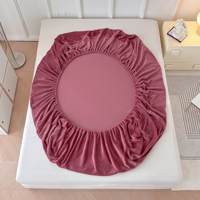 91家纺网 家纺一手货源 找家纺 简宜家居（朝初家纺） 2025新款200克牛奶绒A版床笠 酒红