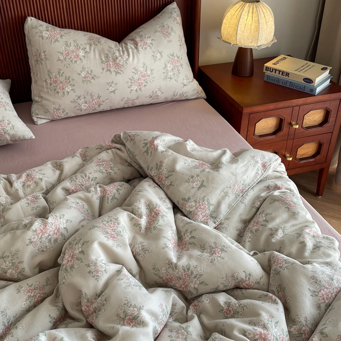 91家纺网 家纺一手货源 找家纺 一比一家纺 2025新款全棉母婴级抗菌有氧全棉双层纱亲肤全棉小清新印花三件套四件套 莱茵茶桂