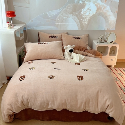 91家纺网 家纺一手货源 找家纺 （总）红嘴企鹅 2025新款牛奶绒毛巾绣四件套