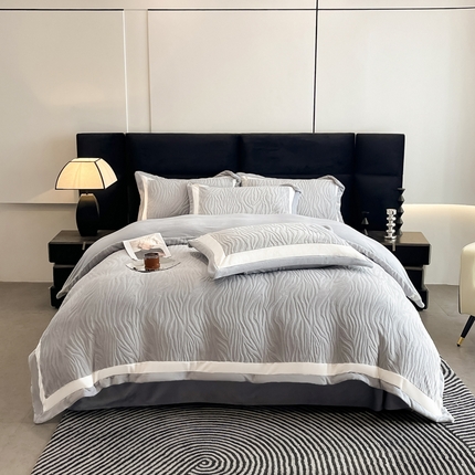 91家纺网 家纺一手货源 找家纺 极简 2024新款雕花牛奶绒宽边四件套 斑马-灰