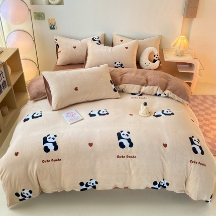 91家纺网 家纺一手货源 找家纺 寐眠 2024新款高克重印花牛奶绒四件套风格二 熊猫崽崽