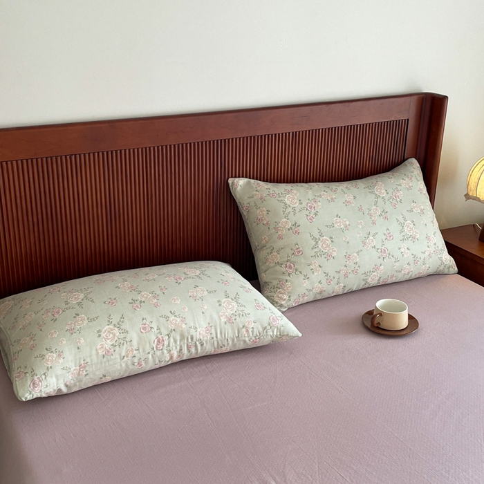 91家纺网 家纺一手货源 找家纺 一比一家纺 2025新款全棉母婴级抗菌有氧全棉双层纱亲肤全棉小清新印花三件套四件套 木槿-紫