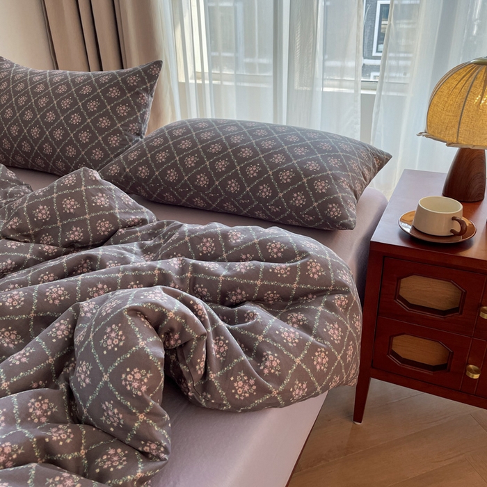 91家纺网 家纺一手货源 找家纺 一比一家纺 2025新款全棉母婴级抗菌有氧全棉双层纱亲肤全棉小清新印花三件套四件套 花郁悠然