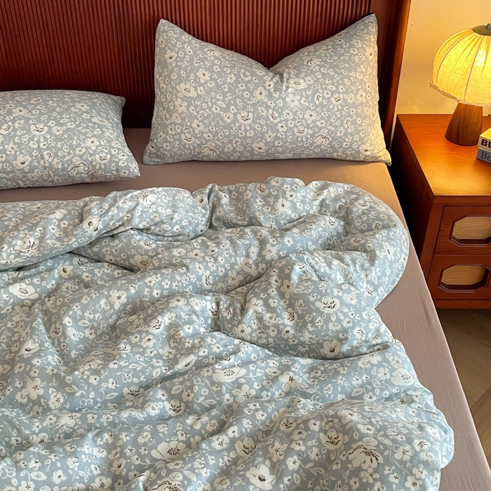 91家纺网 家纺一手货源 找家纺 一比一家纺 2025新款全棉母婴级抗菌有氧全棉双层纱亲肤全棉小清新印花三件套四件套 木槿花-兰