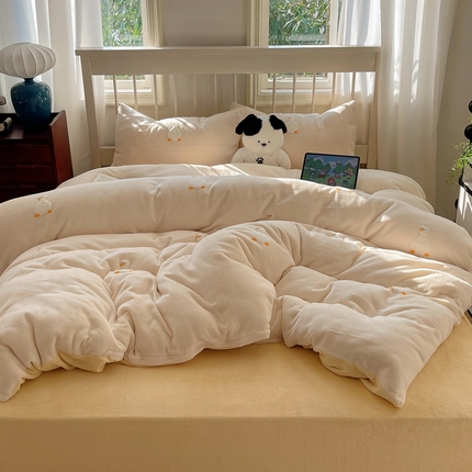 91家纺网 家纺一手货源 找家纺 （总）红嘴企鹅 2025新款牛奶绒毛巾绣四件套