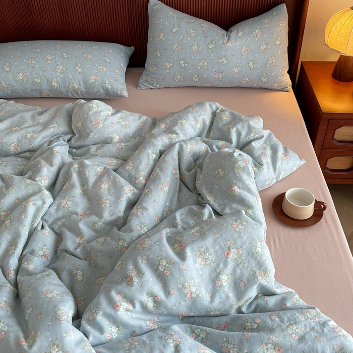 91家纺网 家纺一手货源 找家纺 一比一家纺 2025新款全棉母婴级抗菌有氧全棉双层纱亲肤全棉小清新印花三件套四件套 小苍兰