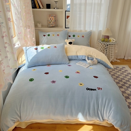 91家纺网 家纺一手货源 找家纺 （总）红嘴企鹅 2025新款牛奶绒毛巾绣四件套