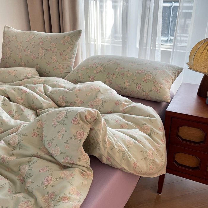 91家纺网 家纺一手货源 找家纺 一比一家纺 2025新款全棉母婴级抗菌有氧全棉双层纱亲肤全棉小清新印花三件套四件套 木槿-紫