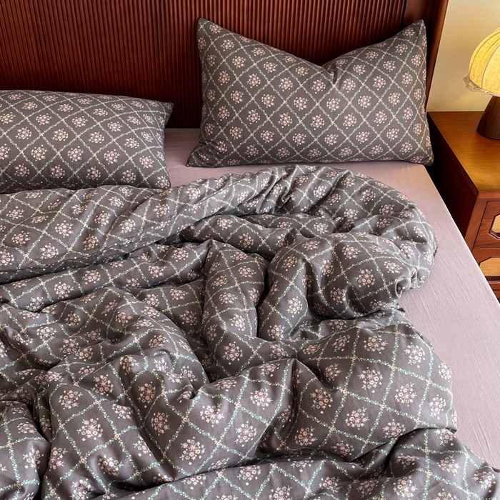 91家纺网 家纺一手货源 找家纺 一比一家纺 2025新款全棉母婴级抗菌有氧全棉双层纱亲肤全棉小清新印花三件套四件套 花郁悠然