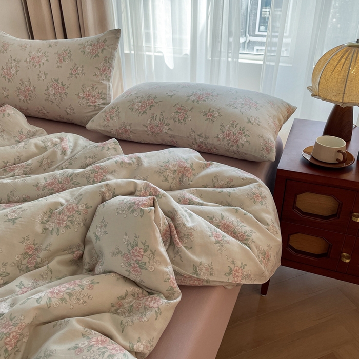 91家纺网 家纺一手货源 找家纺 一比一家纺 2025新款全棉母婴级抗菌有氧全棉双层纱亲肤全棉小清新印花三件套四件套 莱茵茶桂