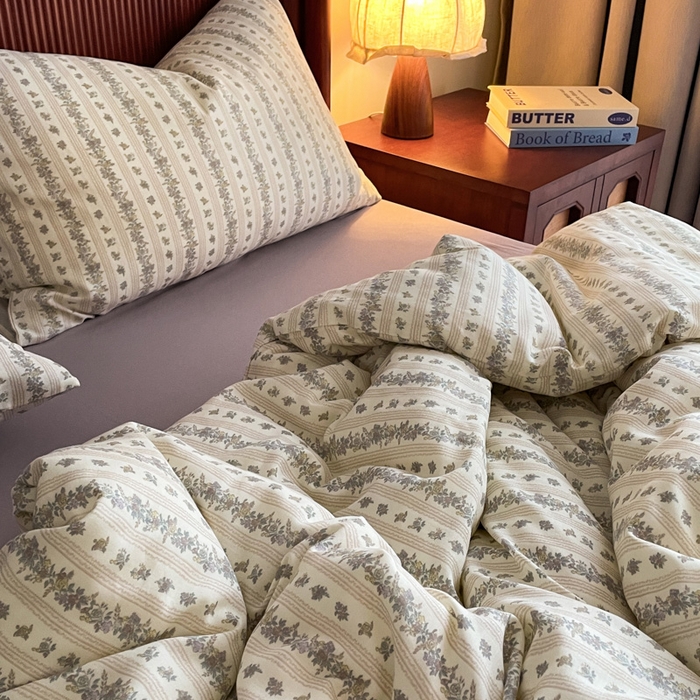 91家纺网 家纺一手货源 找家纺 一比一家纺 2025新款全棉母婴级抗菌有氧全棉双层纱亲肤全棉小清新印花三件套四件套 再见六丁目