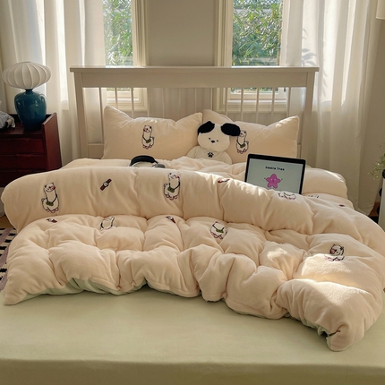 91家纺网 家纺一手货源 找家纺 （总）红嘴企鹅 2025新款牛奶绒毛巾绣四件套