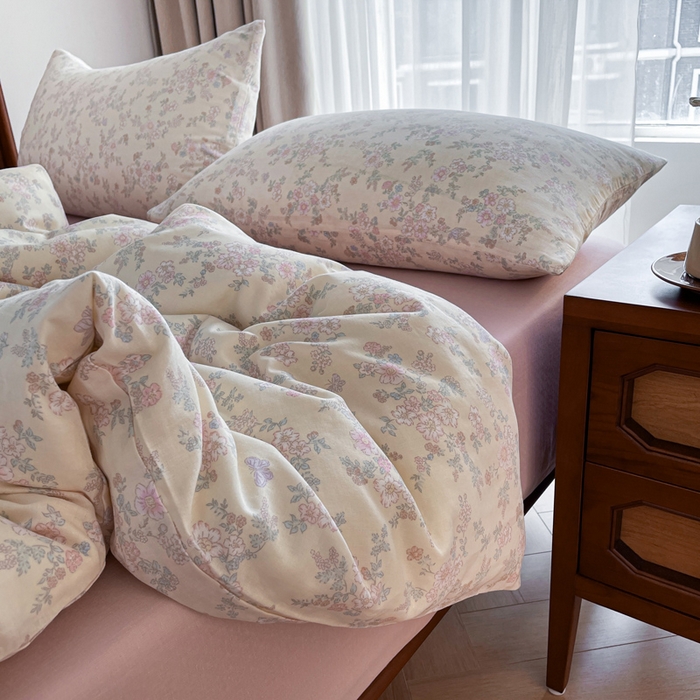 91家纺网 家纺一手货源 找家纺 一比一家纺 2025新款全棉母婴级抗菌有氧全棉双层纱亲肤全棉小清新印花三件套四件套 罗拉小姐