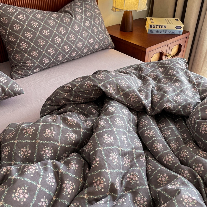 91家纺网 家纺一手货源 找家纺 一比一家纺 2025新款全棉母婴级抗菌有氧全棉双层纱亲肤全棉小清新印花三件套四件套 花郁悠然