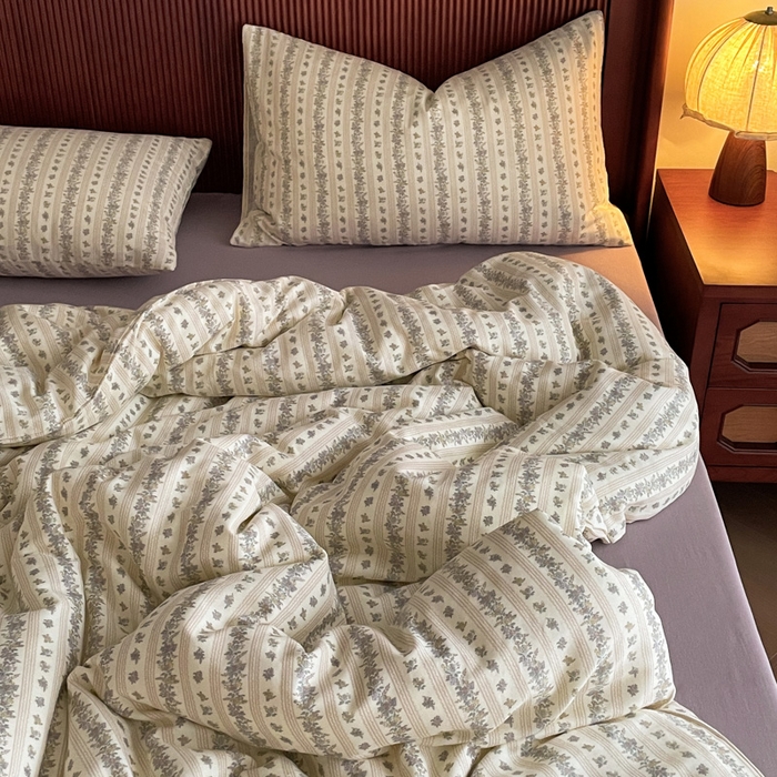 91家纺网 家纺一手货源 找家纺 一比一家纺 2025新款全棉母婴级抗菌有氧全棉双层纱亲肤全棉小清新印花三件套四件套 再见六丁目