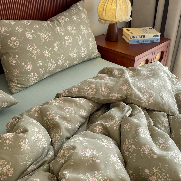 91家纺网 家纺一手货源 找家纺 一比一家纺 2025新款全棉母婴级抗菌有氧全棉双层纱亲肤全棉小清新印花三件套四件套 曼城旧事