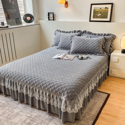 91家纺网 家纺一手货源 找家纺 （总）库里梦家纺 2024新款雕花牛奶绒夹棉床盖