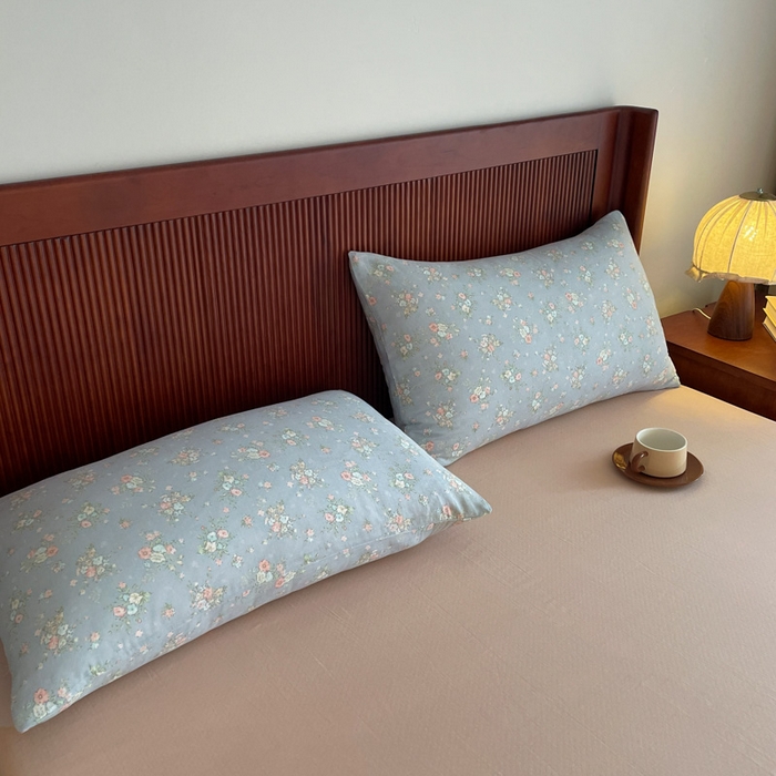 91家纺网 家纺一手货源 找家纺 一比一家纺 2025新款全棉母婴级抗菌有氧全棉双层纱亲肤全棉小清新印花三件套四件套 小苍兰