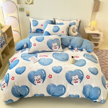 91家纺网 家纺一手货源 找家纺 寐眠 2024新款高克重印花牛奶绒四件套风格二 蝴蝶结小熊