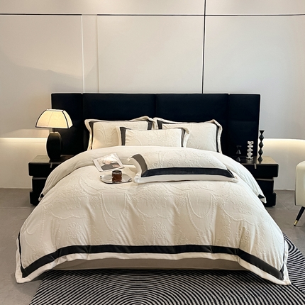 91家纺网 家纺一手货源 找家纺 极简 2024新款雕花牛奶绒宽边四件套 花颜-白