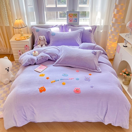 91家纺网 家纺一手货源 找家纺 芯贝儿 2024款小清新加厚保暖牛奶绒毛巾绣花宝宝绒雕花绒法莱绒四件套-小怪兽 小怪兽--香芋紫