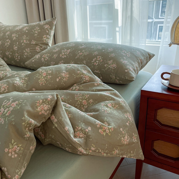 91家纺网 家纺一手货源 找家纺 一比一家纺 2025新款全棉母婴级抗菌有氧全棉双层纱亲肤全棉小清新印花三件套四件套 曼城旧事