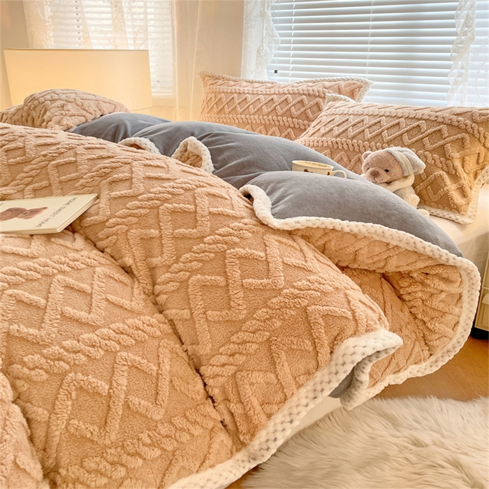 91家纺网 家纺一手货源 找家纺 梦舒羽 2025新款220克塔芙绒被套两用牛奶绒毛毯 优雅咖