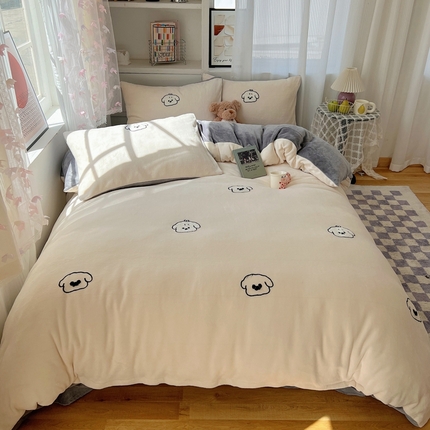 91家纺网 家纺一手货源 找家纺 （总）红嘴企鹅 2025新款牛奶绒毛巾绣四件套