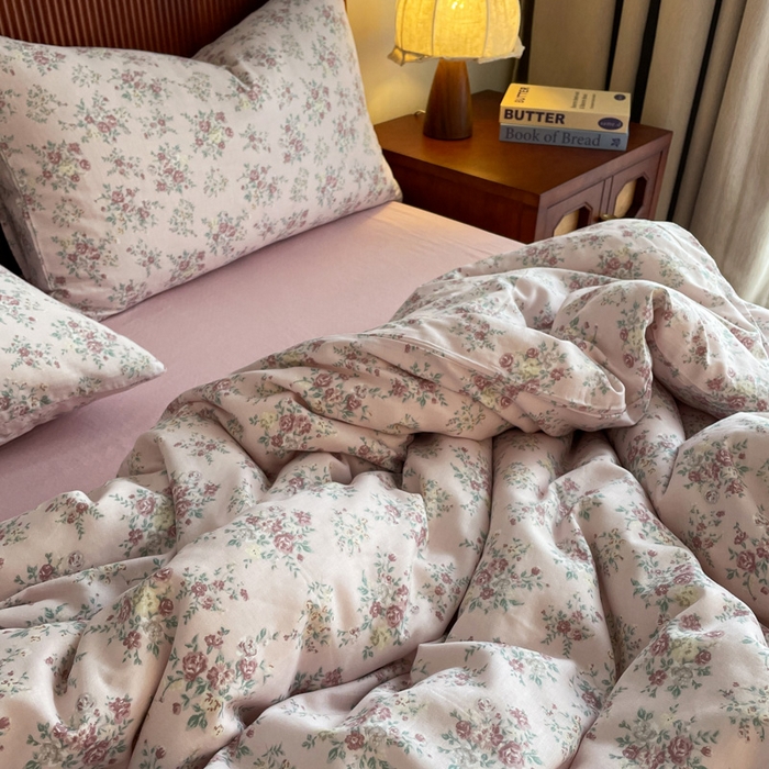 91家纺网 家纺一手货源 找家纺 一比一家纺 2025新款全棉母婴级抗菌有氧全棉双层纱亲肤全棉小清新印花三件套四件套 丽莎